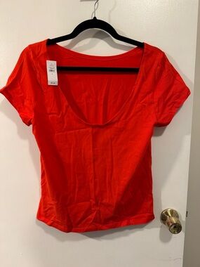 NWT GAP Red Top with a Scoop Neck Size Large
